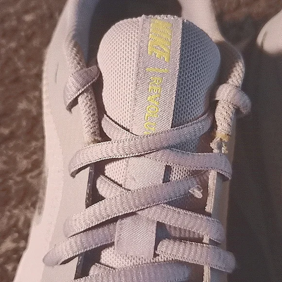 Nike Revolution 5 Premium Wolf Grey- size 11.5 men - Picture 6 of 10